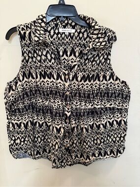 Rose & Olive Boho Print Collared Sleeveless Blouse 1X Plus Tan & Black Pleated